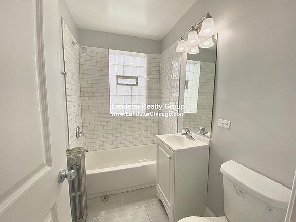 5th image of 4758 N Maplewood Ave #302