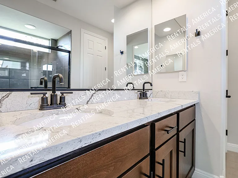 8817 W Luke Ave — Photo 38