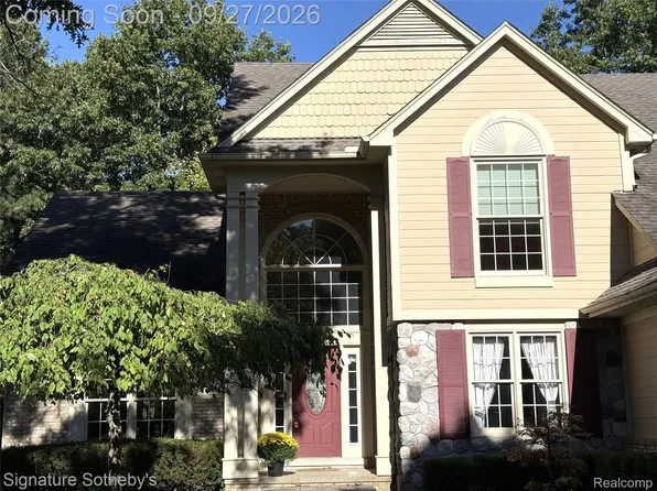 7250 Aaronway Dr, West Bloomfield, MI 48324