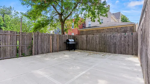 1604 Brooklyn Ave Photo 1