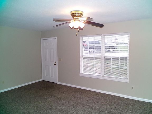 5th image of 45 Ashwood Ct APT 11