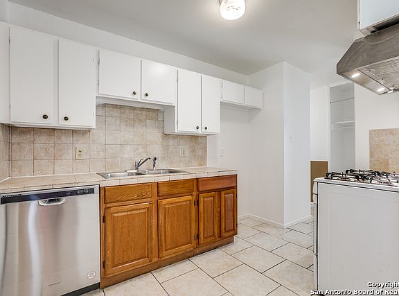 4th image of 8803 Cape Valley St