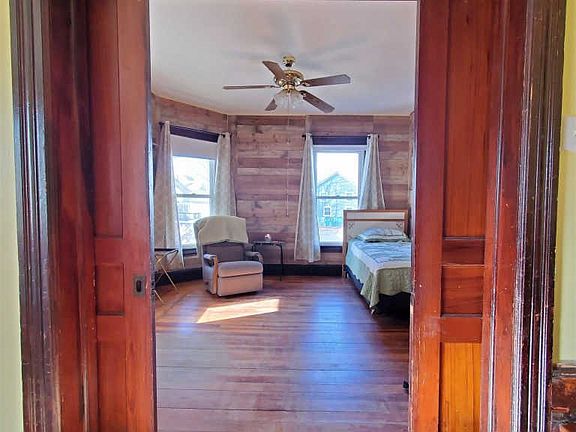 5th image of 35 Williams St