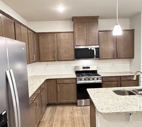 5th image of 182 Glenmore Gardens Rd