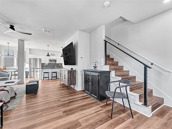 3rd image of 930 S Wichita Ave