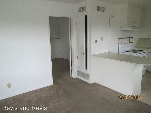 4th image of 1601 N W S Young Dr APT A