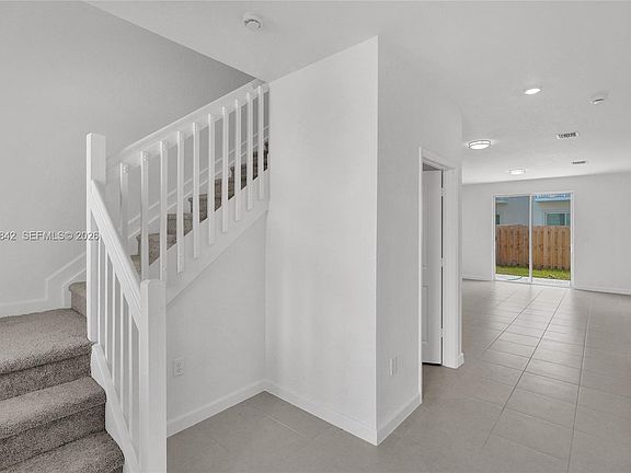 5th image of 732 SE 13th Ct #732