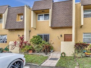 5624 Blueberry Ct, Fort Lauderdale, FL 33313