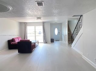 2207 NE 7th St #16, Hallandale Beach, FL 33009