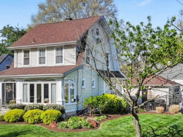 45 Eggert Ave, Metuchen, NJ 08840