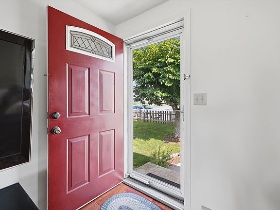 5th image of 680 N Underwood St