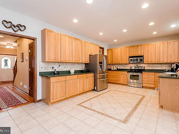 3rd image of 1017 Avalon Ct