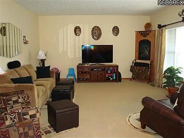 3rd image of 701 Oakdale Cir