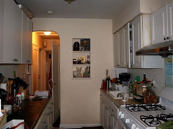 4th image of 59-07 163rd St