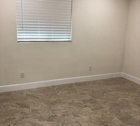 4th image of 643 1/2 E Flora St