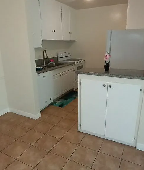 Keswick Court Apartments — Photo 14