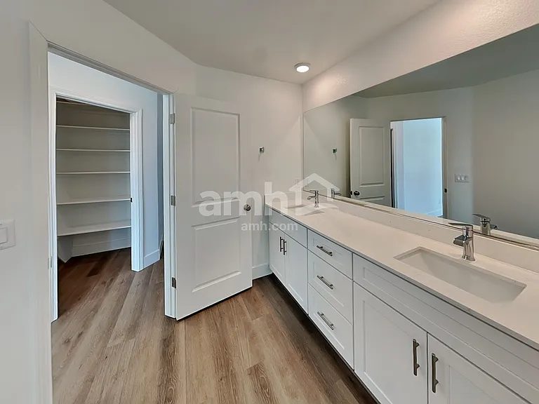 11140 Magallanes St — Photo 11