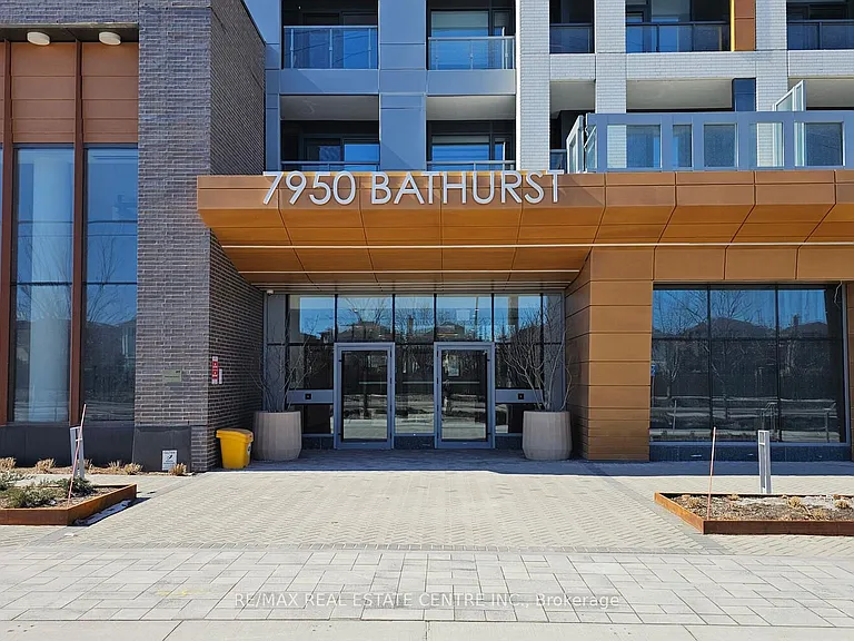 7950 Bathurst St #416 — Photo 1