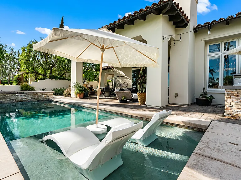 56738 Palms Dr — Photo 32