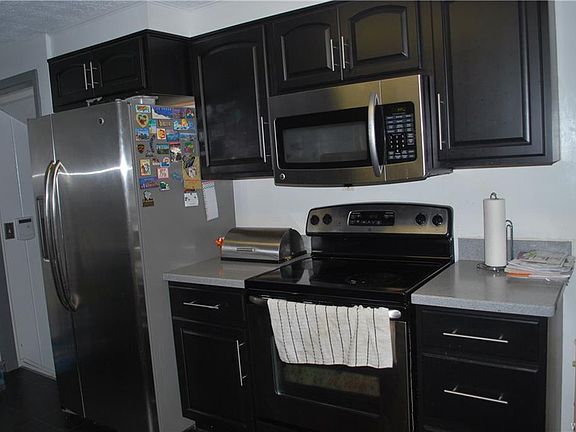 5th image of 136 N Ellwood Ave