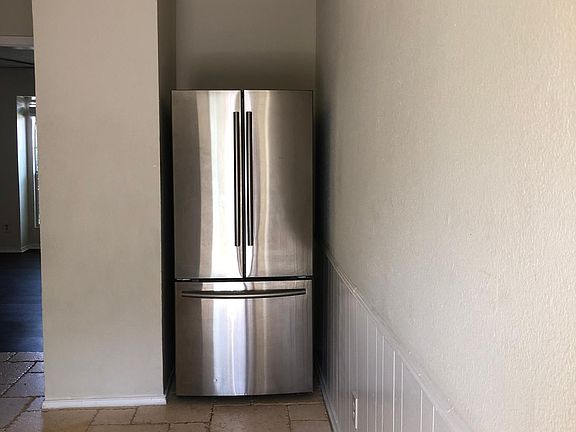 4th image of 2415 Lakeview Cir