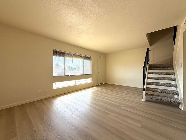 6346 N 47th Ave — Photo 3