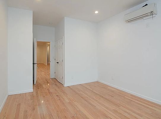 5th image of 741 Washington Ave APT 3L