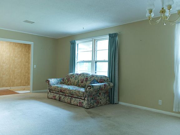 5th image of 708 Willow Ct