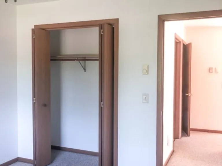 4526 Hartzell Ln — Photo 3