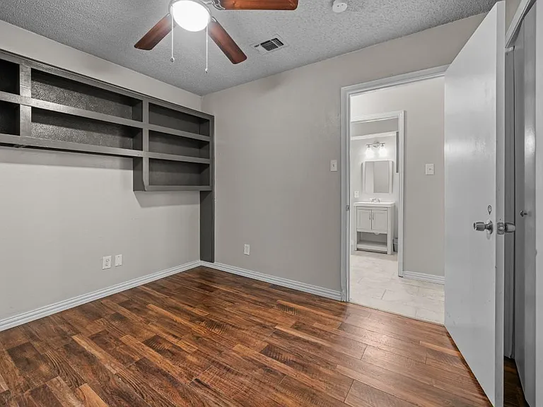 Greenbriar Dr — Photo 1