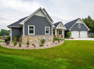 270 Sunset Ln, Winneconne, WI 54986