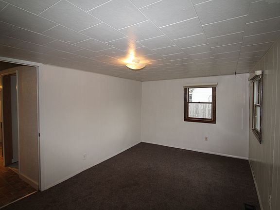 5th image of 27 E Walsh St