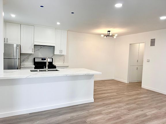 5th image of 1638 Granville Ave APT 2