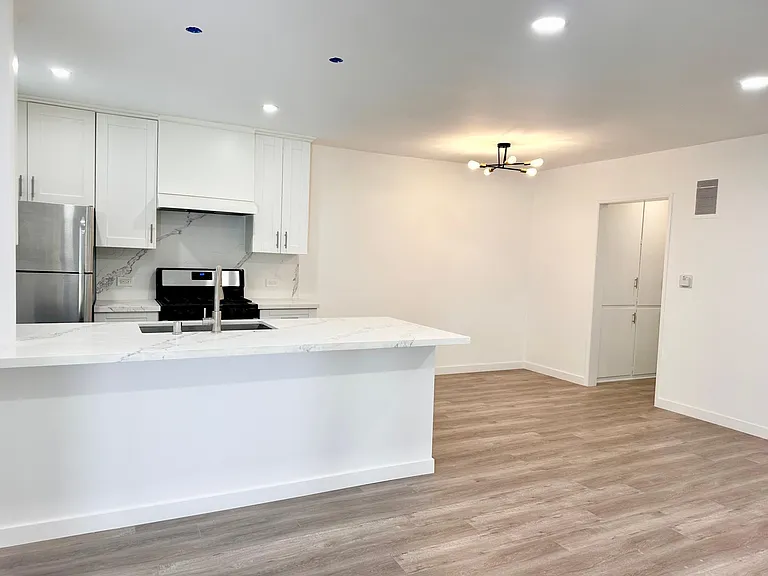 1638 Granville Ave #2 — Photo 5