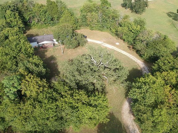 4th image of 225 Opossum Hollow Rd