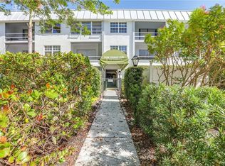 72 7th St S APT 208, Naples, FL 34102