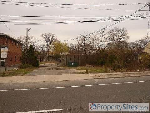 3rd image of 790 Sunrise Hwy