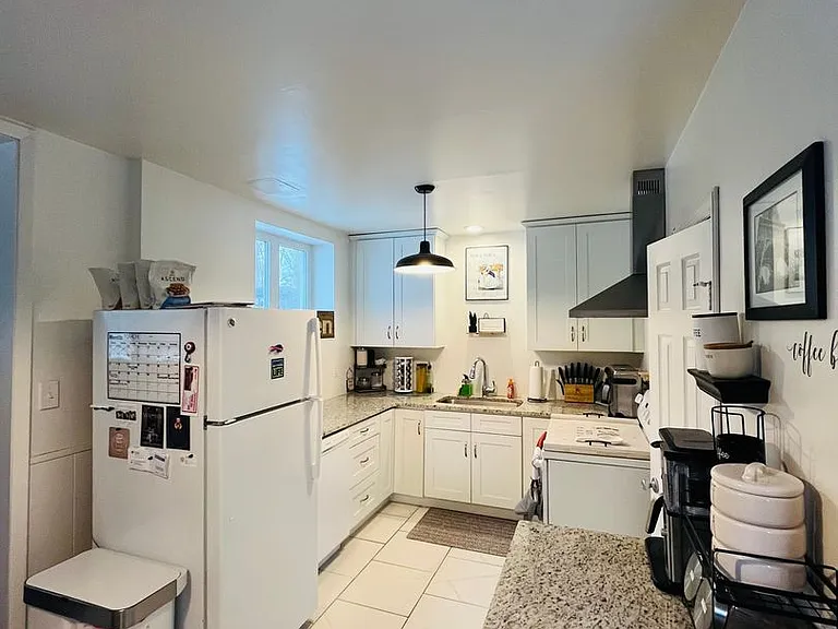 Beautifully Remodeled 2BR home in great neighborhood (Guilderland Schools) — Photo 2