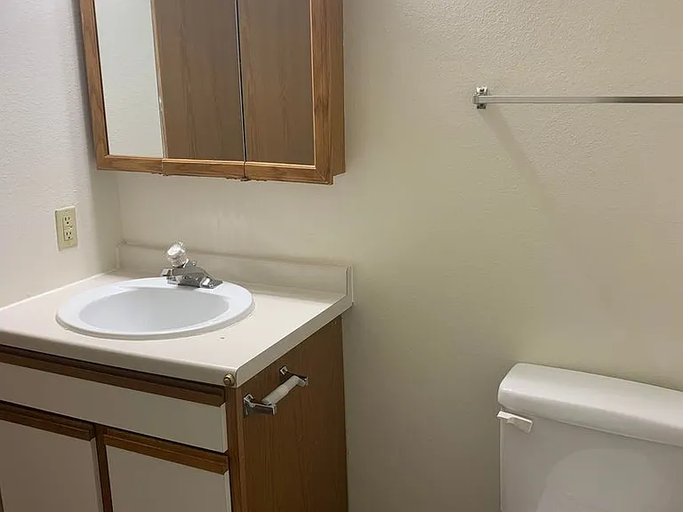 Dakota E & W Apartments — Photo 28