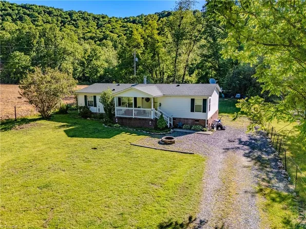 1276 Parkwood Rd, Lambsburg, VA 24351