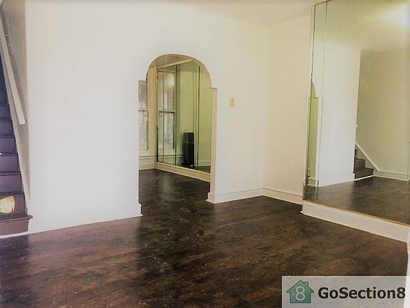 2nd image of 5022 Aspen St