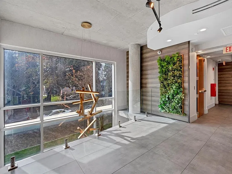 525 E Jackson St — Photo 10