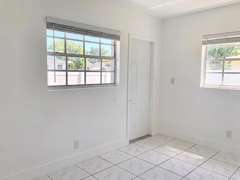 141 NW 4th Ave #3 — Photo 3