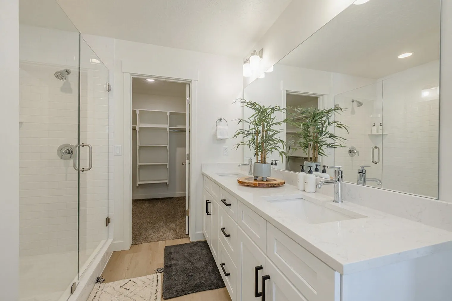 4 bed, 2.0 bath, 2690 sqft, $3,844 — Photo 3
