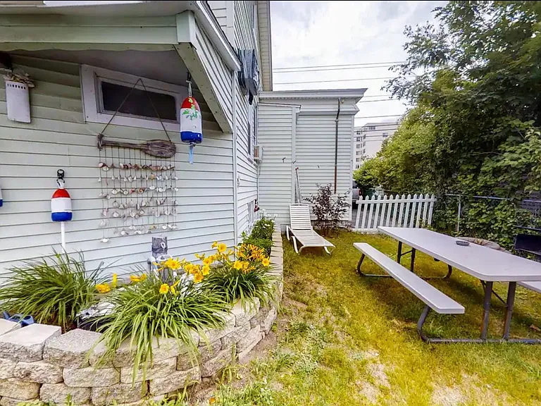 40 E Grand Ave #A — Photo 9