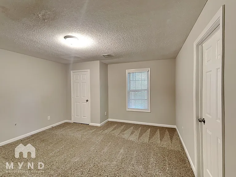 1013 Vineyard Walk — Photo 18