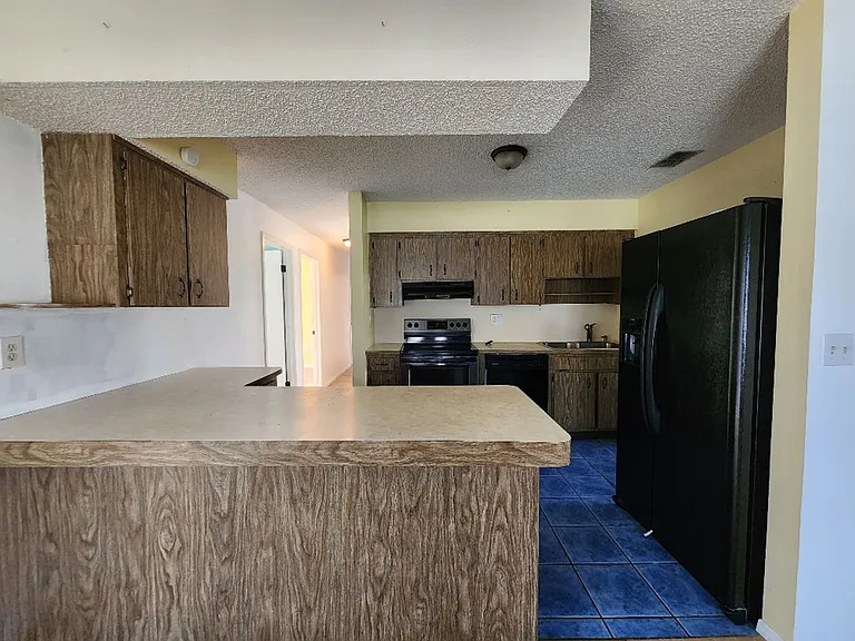 1425 Hathaway Ave — Photo 6