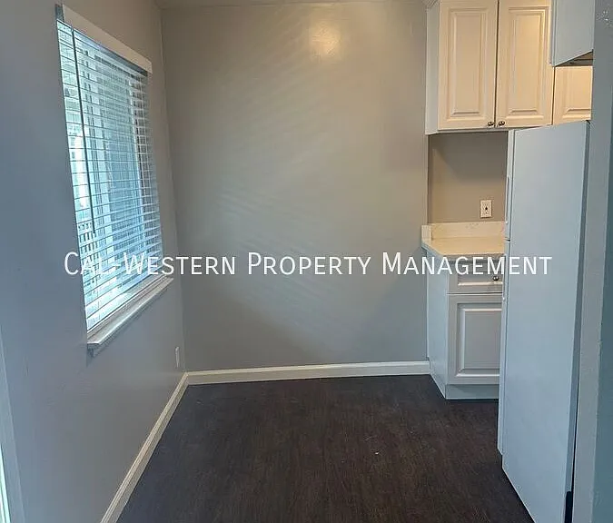 395 S 4th St #4 — Photo 2