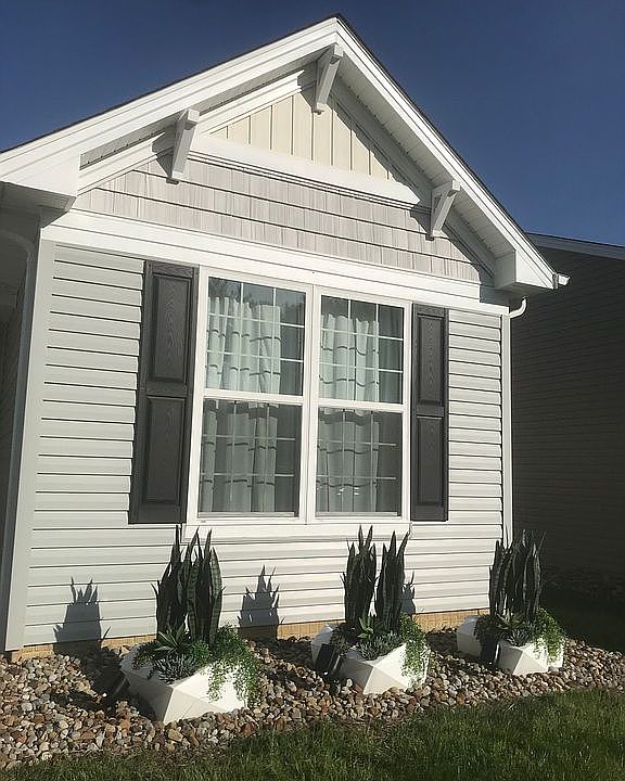 2nd image of 551 Heritage Woods Dr