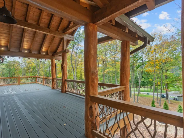 639 Golf Club Dr, Franklin, WV 26807